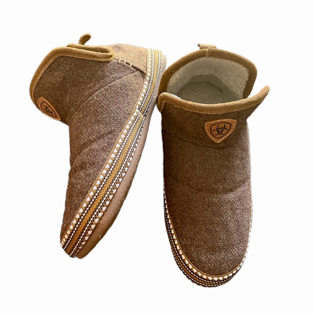 LIKE NEW ARIAT Bootie Slippers